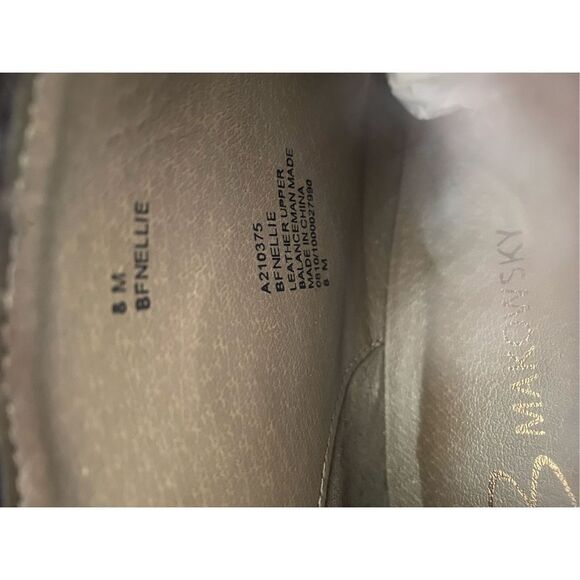 B Makowsky NWOT taupe suede wedge heel lace up ankle boot /8 - Picture 4 of 5